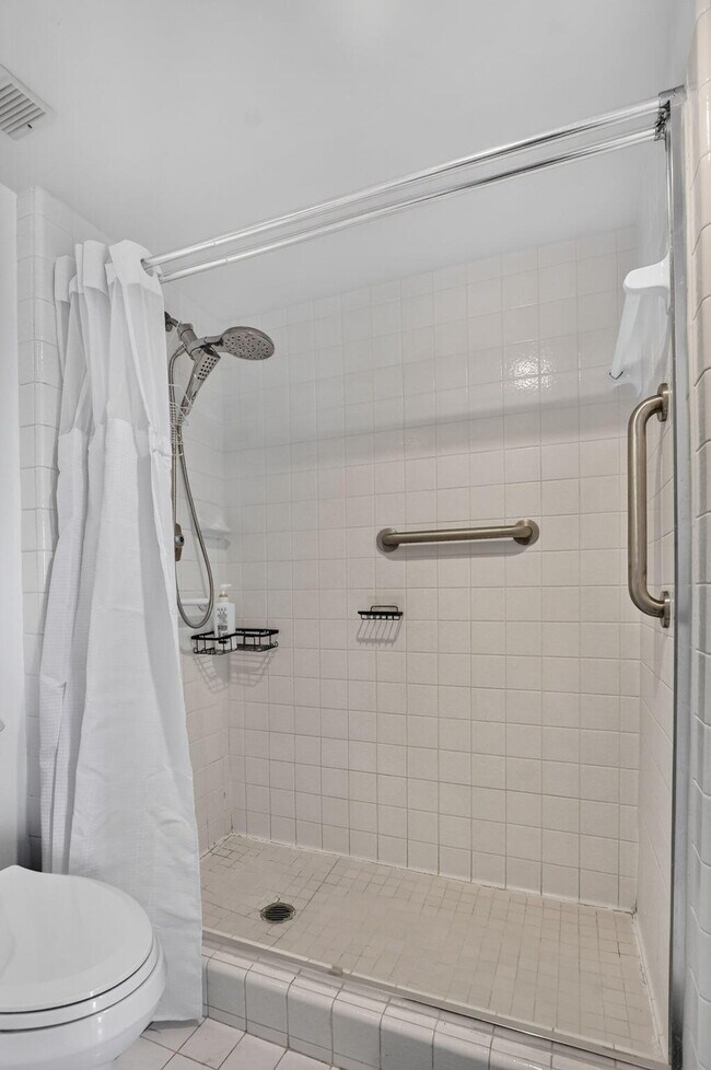 Building Photo - 6895 Willow Wood Dr