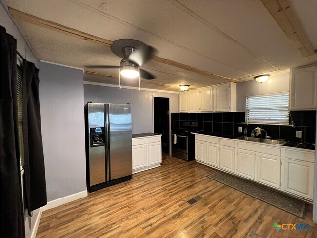 Building Photo - 144 Deer Ln