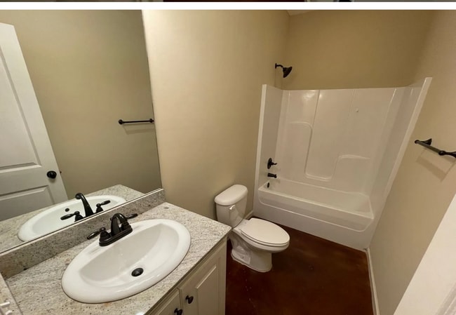 Building Photo - 2 bedroom/2 bath