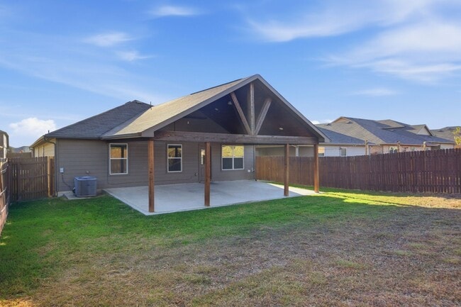 Building Photo - Four Bedroom Home in Manor