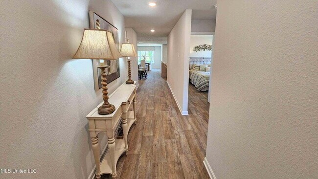 Building Photo - "Charming 3-Bedroom Home with 2 Full Baths...