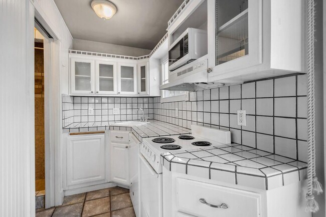 Building Photo - 3031 Flores St