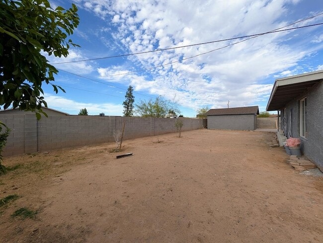 Building Photo - 13208 W Tuckey Ln