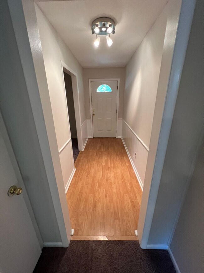 Building Photo - 1910 Rhonda Dr