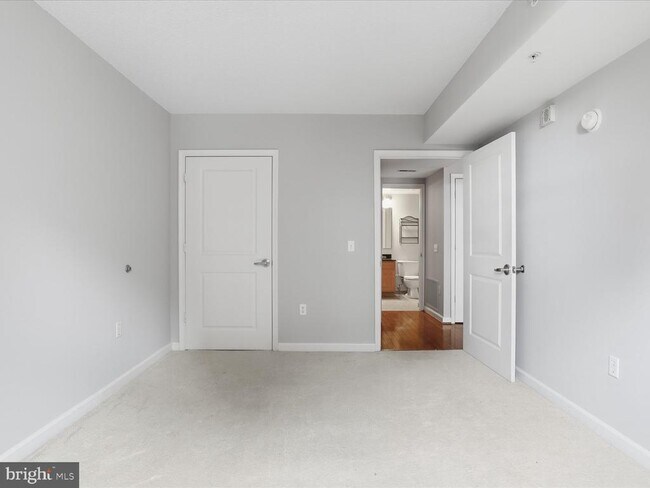 Building Photo - 880 N Pollard St