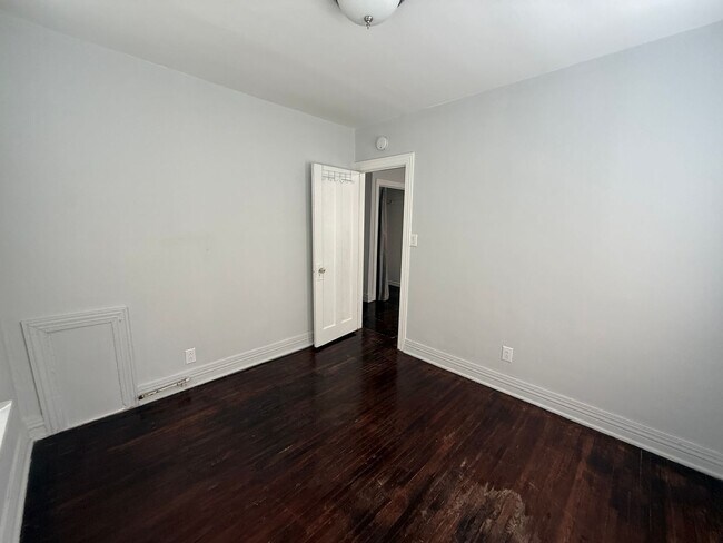 Building Photo - 2814 E Admiral Ct