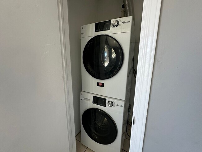 Building Photo - 67-69 Maple Ave