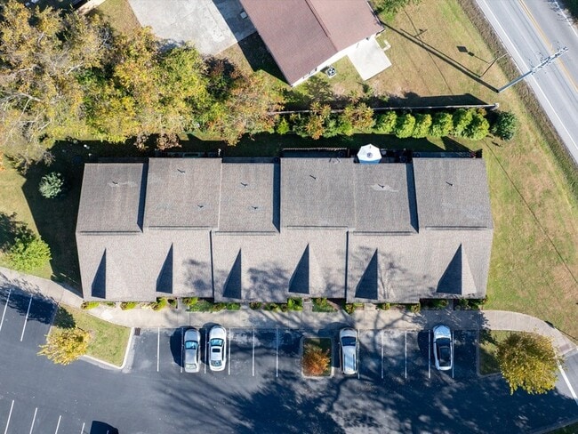 Building Photo - 110 Velena St