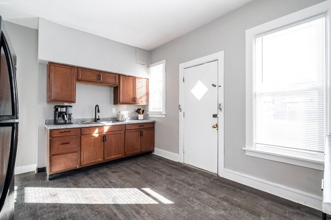 Building Photo - Rare Frederick Townhouse Unit - across from Whole Foods, St. Mary's, Bradford Beach