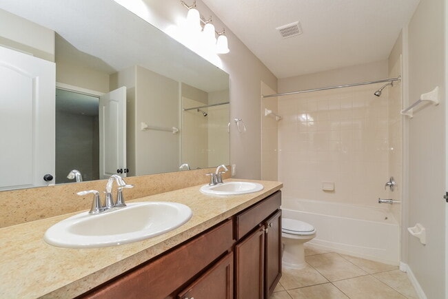 Building Photo - 6817 Sundrop St