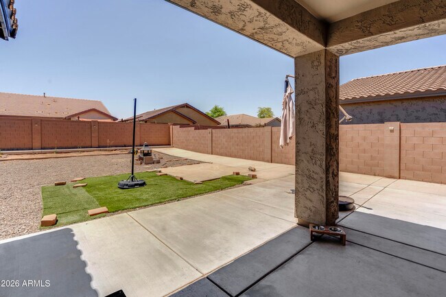 Building Photo - 40893 W Bedford Dr
