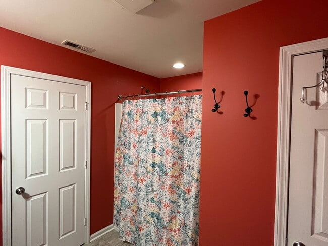 Building Photo - Charming 2BD, 2.5BA Cary Townhome with Sto...