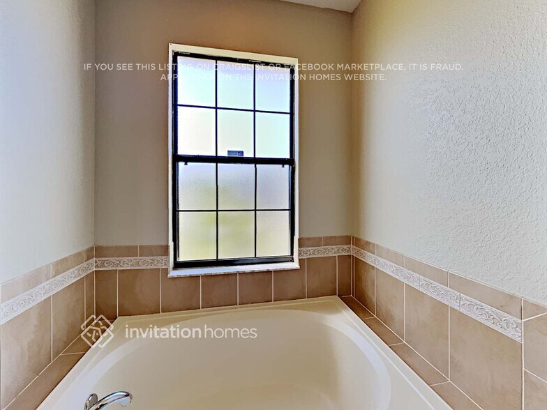 Building Photo - 2321 Lobelia Pl