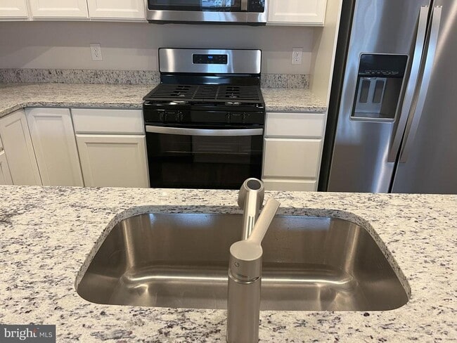 Building Photo - 777 Platinum Dr