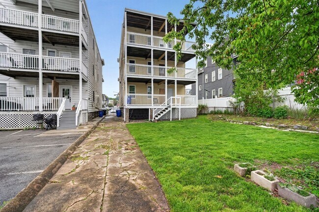 Building Photo - 64 Topliff St