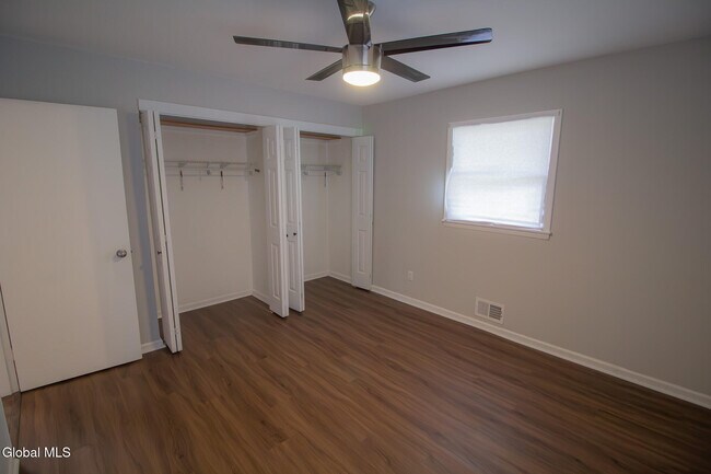 Building Photo - 5 Huckleberry Ln