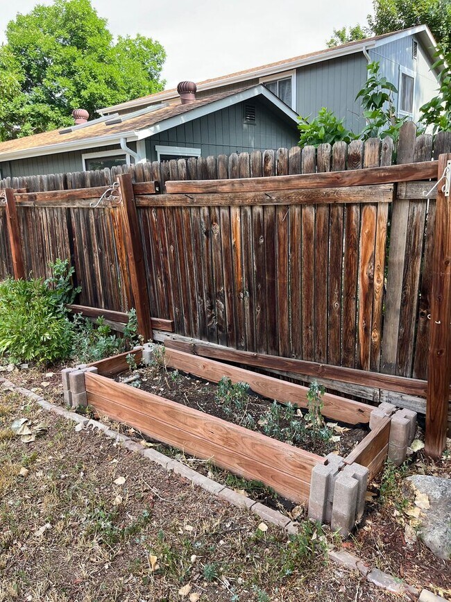 Building Photo - 3 Bed 2.5 Bath Single-Family Home on Cul-De-Sac w/ Large Fenced Backyard, Garage