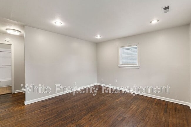 Building Photo - 2317 Julia Ave