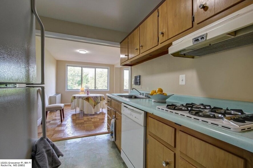 Building Photo - 10201 Grosvenor Pl