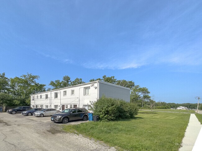 Building Photo - 490 Hickory St
