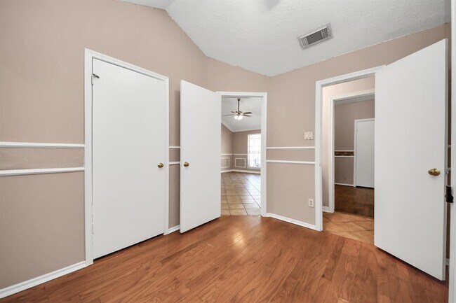 Building Photo - 12922 Grovemill Dr