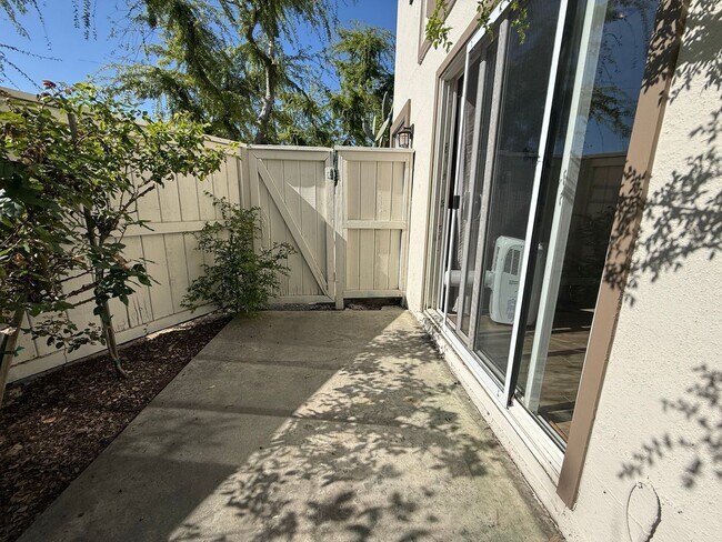 Building Photo - 4038 Argyle Dr