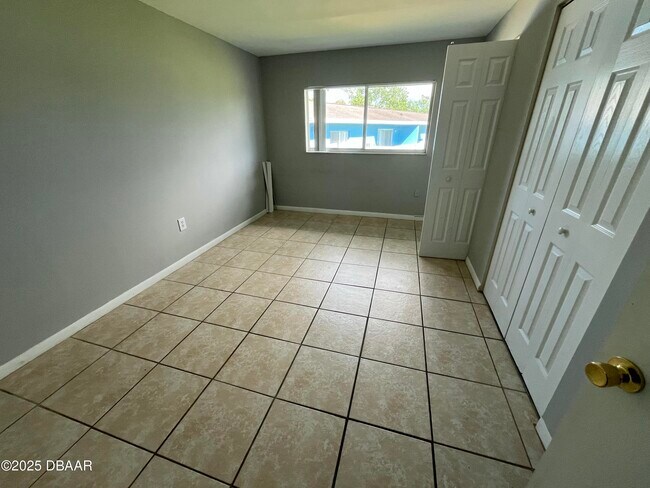 Building Photo - 1850 S Park Ave