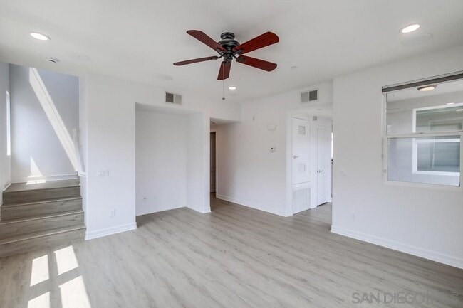 Building Photo - 2978 Beachwood Blf Wy