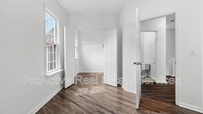 Building Photo - 417 W 30th St