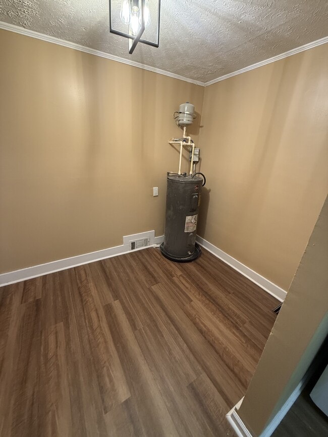 Building Photo - 91 Munson Dr