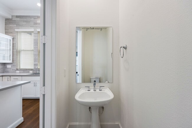 Building Photo - 2715 Maxroy St