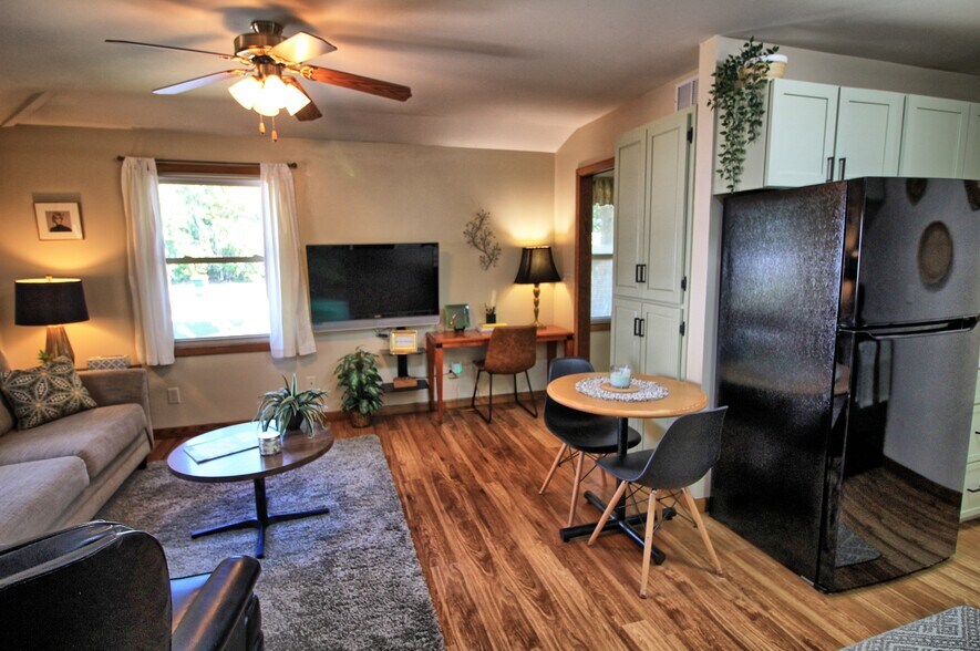 Building Photo - 12049 W Grange Ave