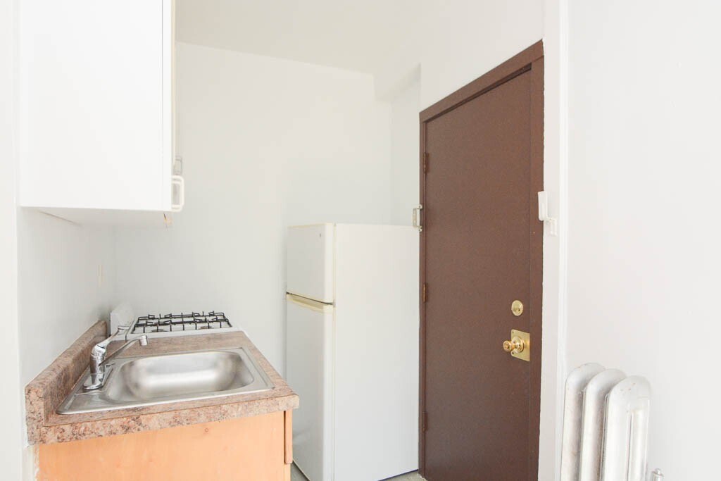 Building Photo - 3300 W Schubert Ave