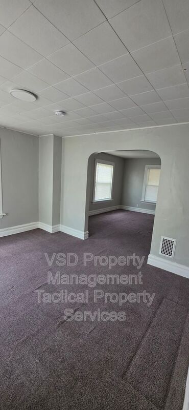 Building Photo - 8204 Vineyard Ave