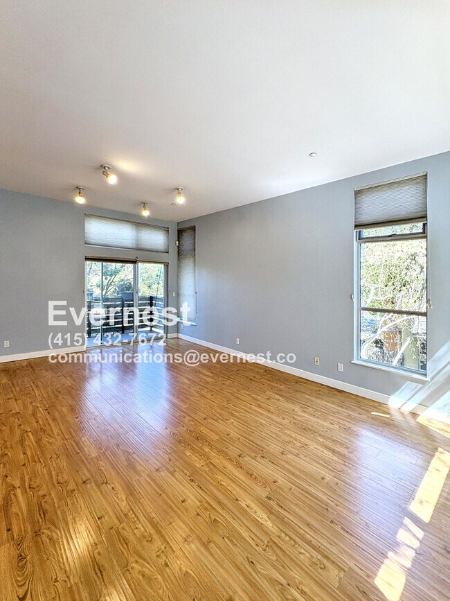 Building Photo - Beautiful 2 bed 2 bath in Oakland!