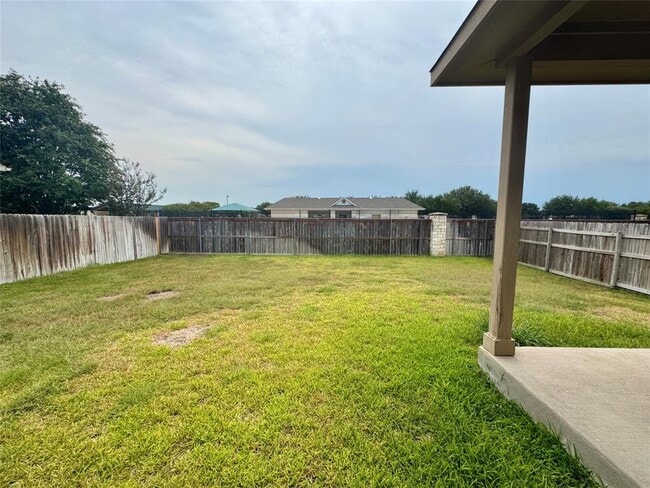 Building Photo - 106 Bowstring Bend