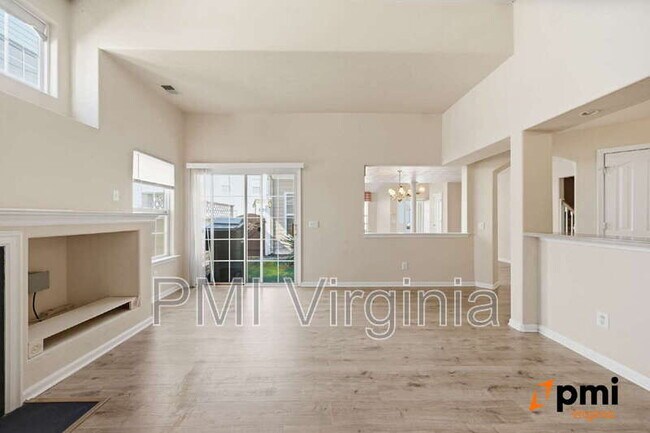 Building Photo - 1002 Nicklaus Dr