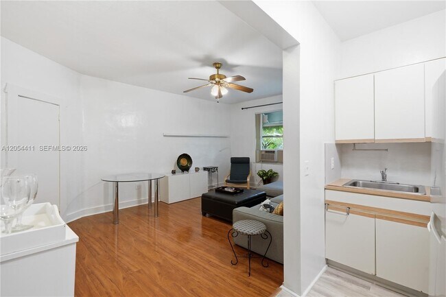 Building Photo - 3409 S Le Jeune Rd