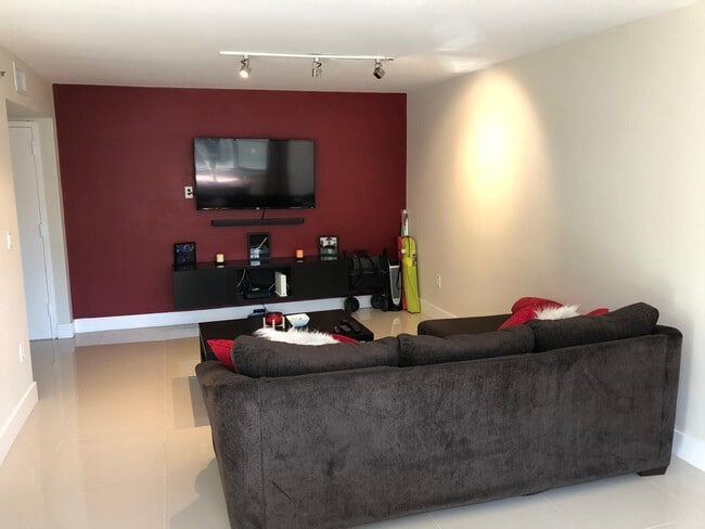 Building Photo - 17890 W Dixie Hwy