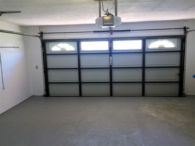 Building Photo - Cape Coral Gulf Access Pool Home