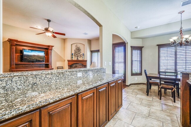 Building Photo - Westside area for Short Term Rental (Compl...