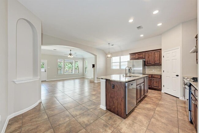 Building Photo - 108 Latitude Ln