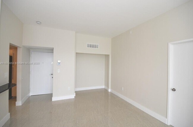 Building Photo - 3701 N Country Club Dr