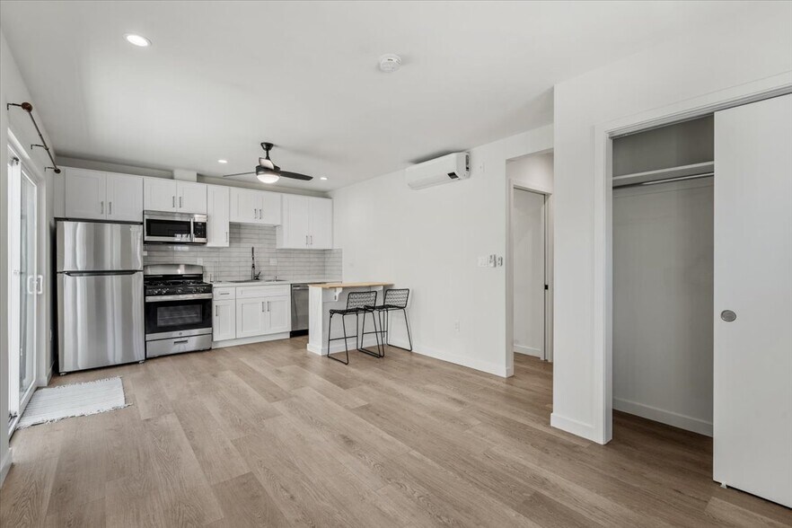 Building Photo - 602 Douglas St