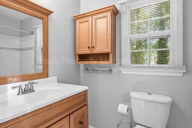 Building Photo - 2353 Shoreham Dr