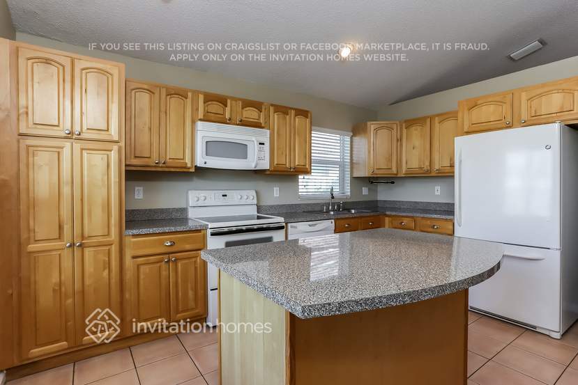 Building Photo - 1369 Fairfax Cir E