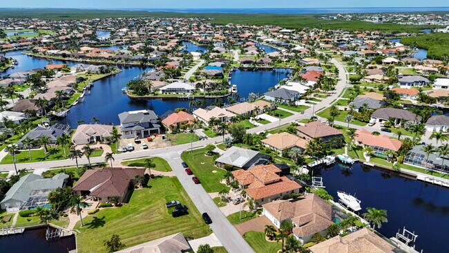 Building Photo - Burnt Store Isles canal home