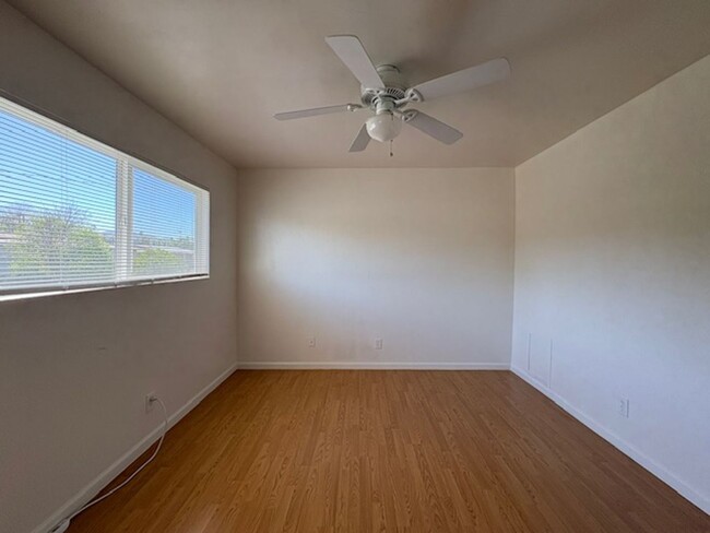 Building Photo - La Mar 4-Plex (25280) (DD)
