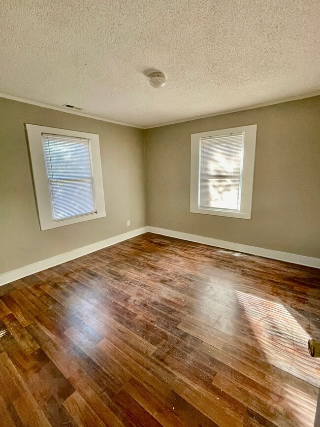 Building Photo - Adorable 3 bedroom 1 bath home with a carport . Located in Rock Hill