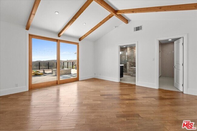 Building Photo - 2255 Westridge Rd
